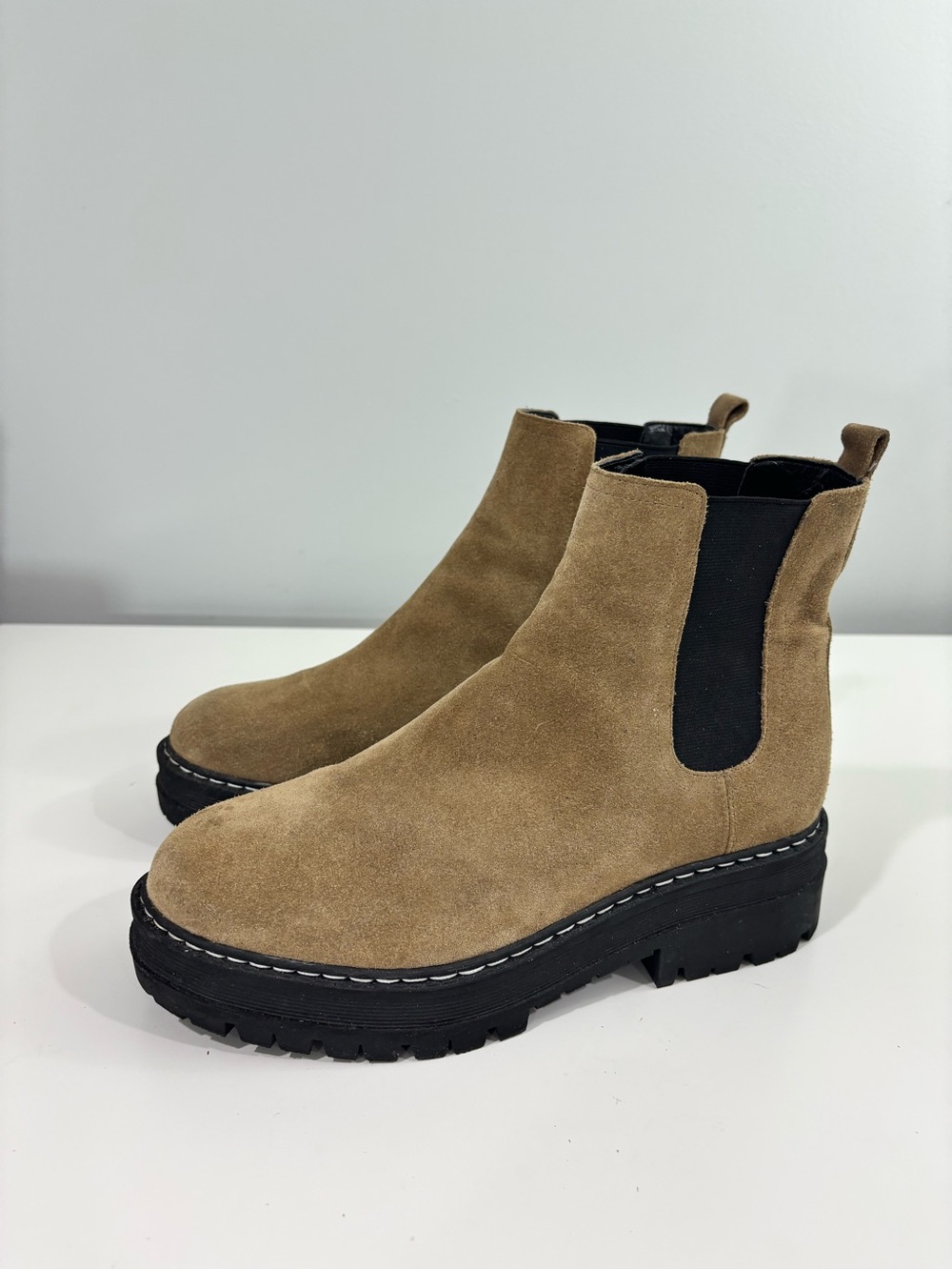 Marc Fisher Padnia Tan Suede Chelsea Lug Boots Sz 9 - Picture 2 of 12